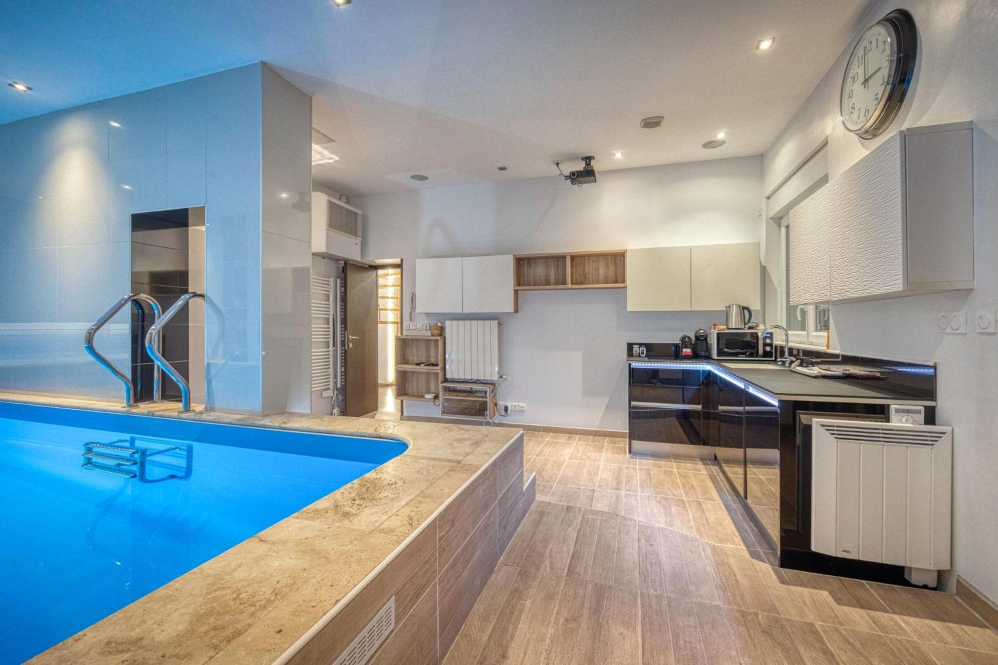 La Villa - Piscine / Karaoke / Jeux Фонтен Экстерьер фото